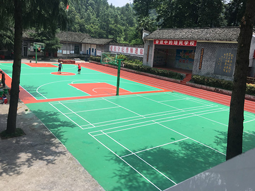 吉首鳳凰縣培民學校塑膠籃球場，羽毛球場順利完工